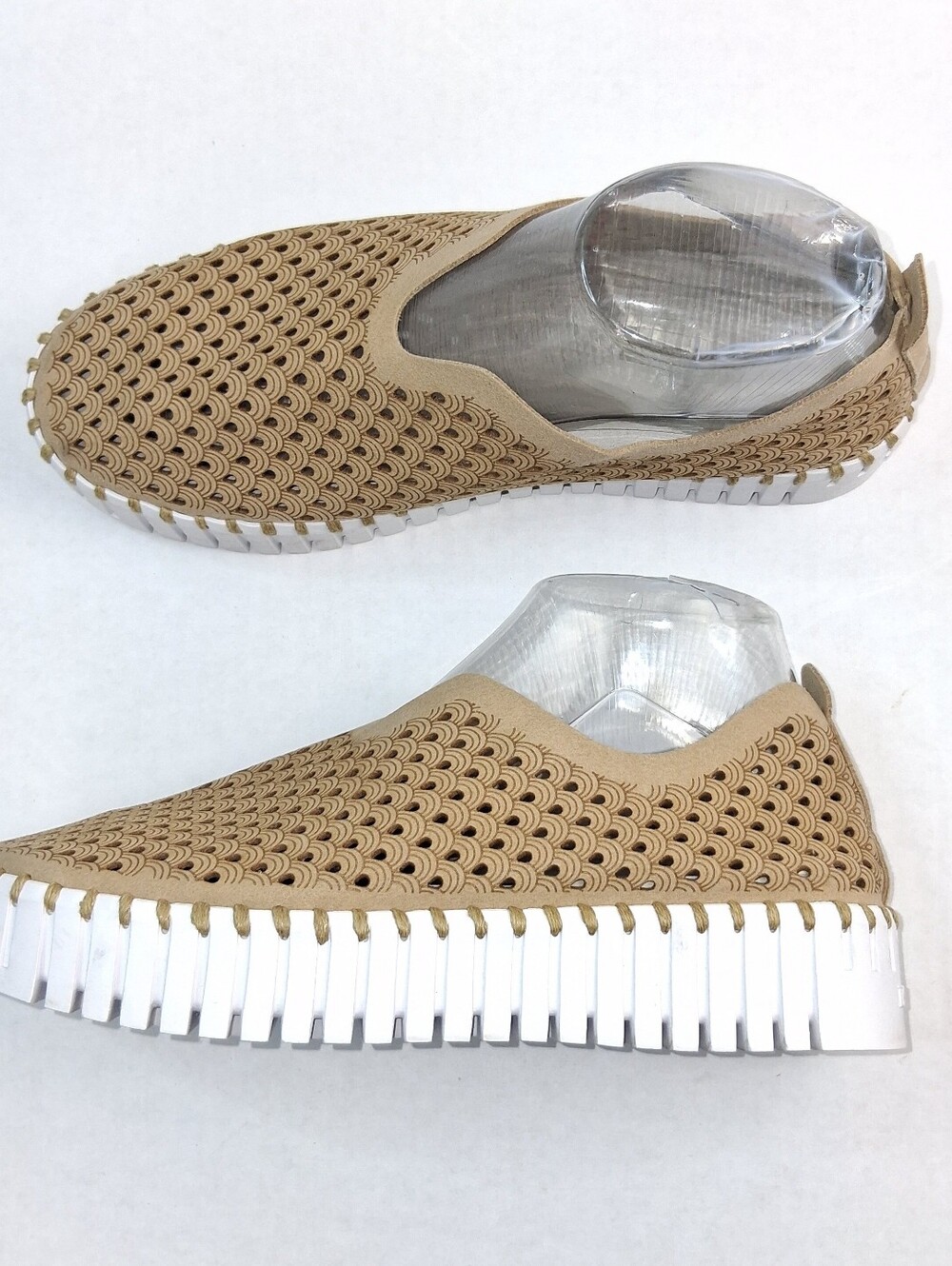 Isle Jacobsen Tulip Latte Slip On Sneakers